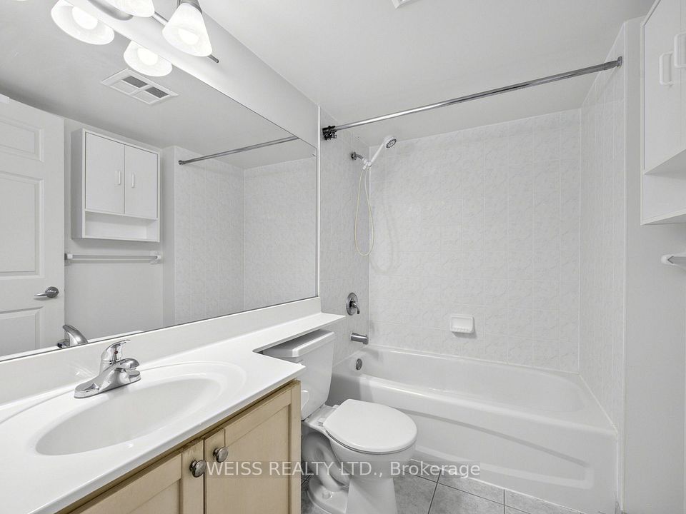 228 Queens Quay W, Toronto, ON M5J 2X1 18