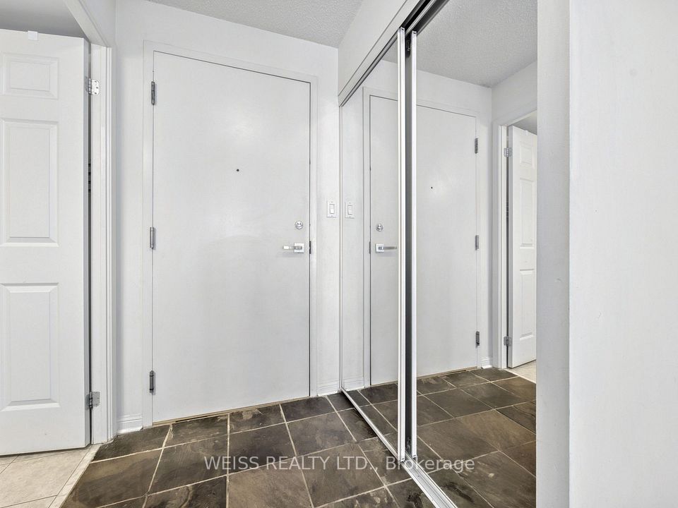 228 Queens Quay W, Toronto, ON M5J 2X1 21