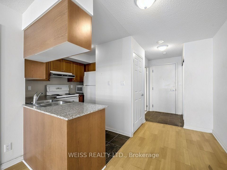 228 Queens Quay W, Toronto, ON M5J 2X1 12