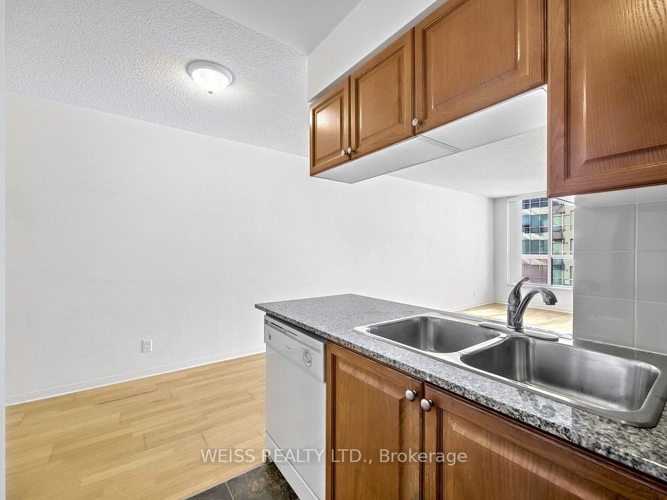228 Queens Quay W, Toronto, ON M5J 2X1 14