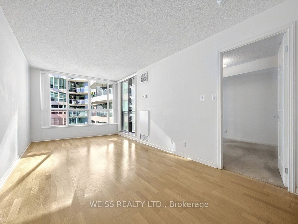 228 Queens Quay W, Toronto, ON M5J 2X1 2