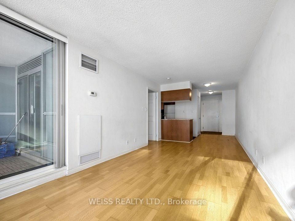 228 Queens Quay W, Toronto, ON M5J 2X1 7