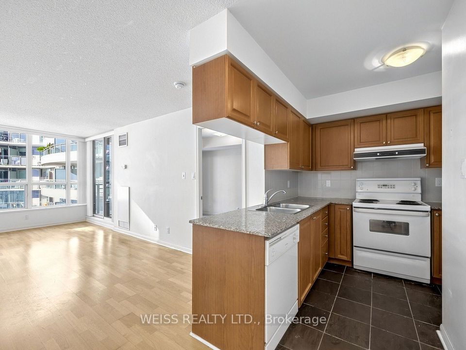 228 Queens Quay W, Toronto, ON M5J 2X1 9