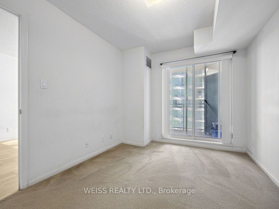 228 Queens Quay W, Toronto, ON M5J 2X1 16