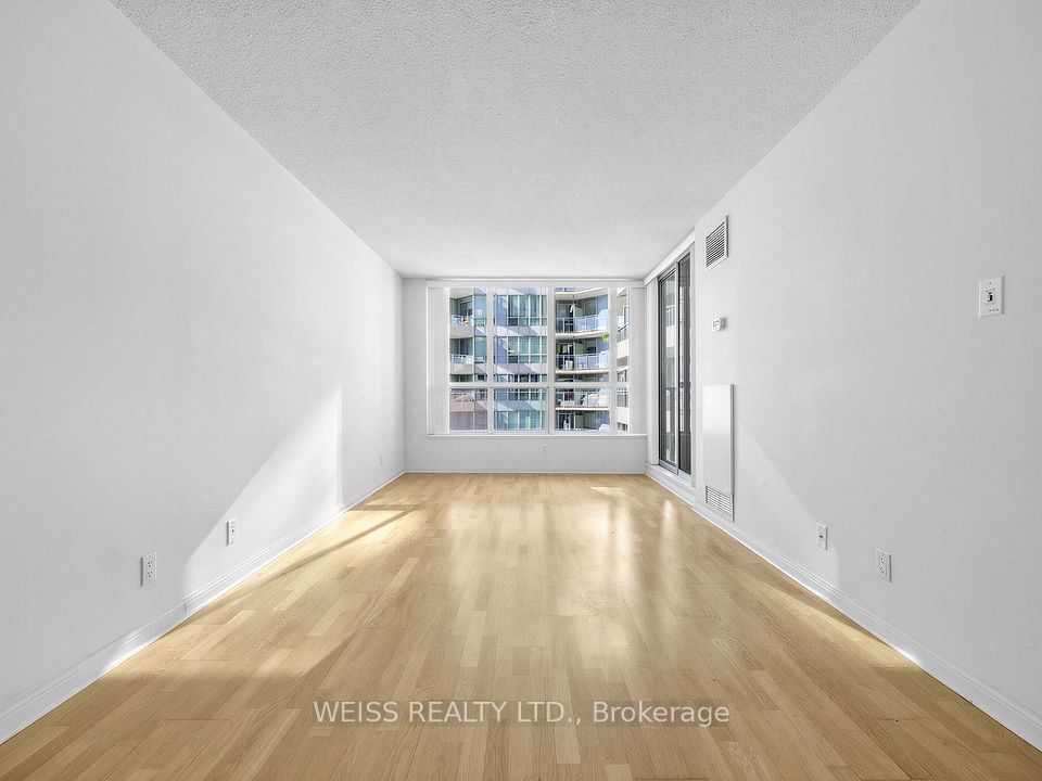 228 Queens Quay W, Toronto, ON M5J 2X1 3