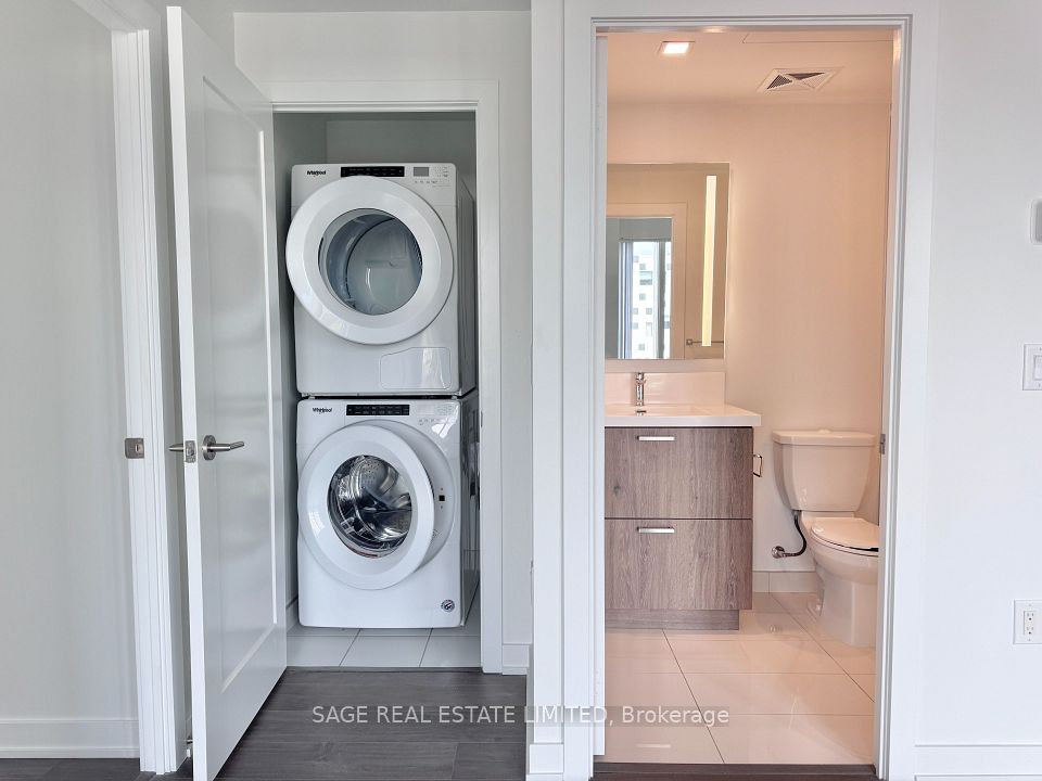 50 McCaul Street 1105, Toronto, ON M5T 0B6 13