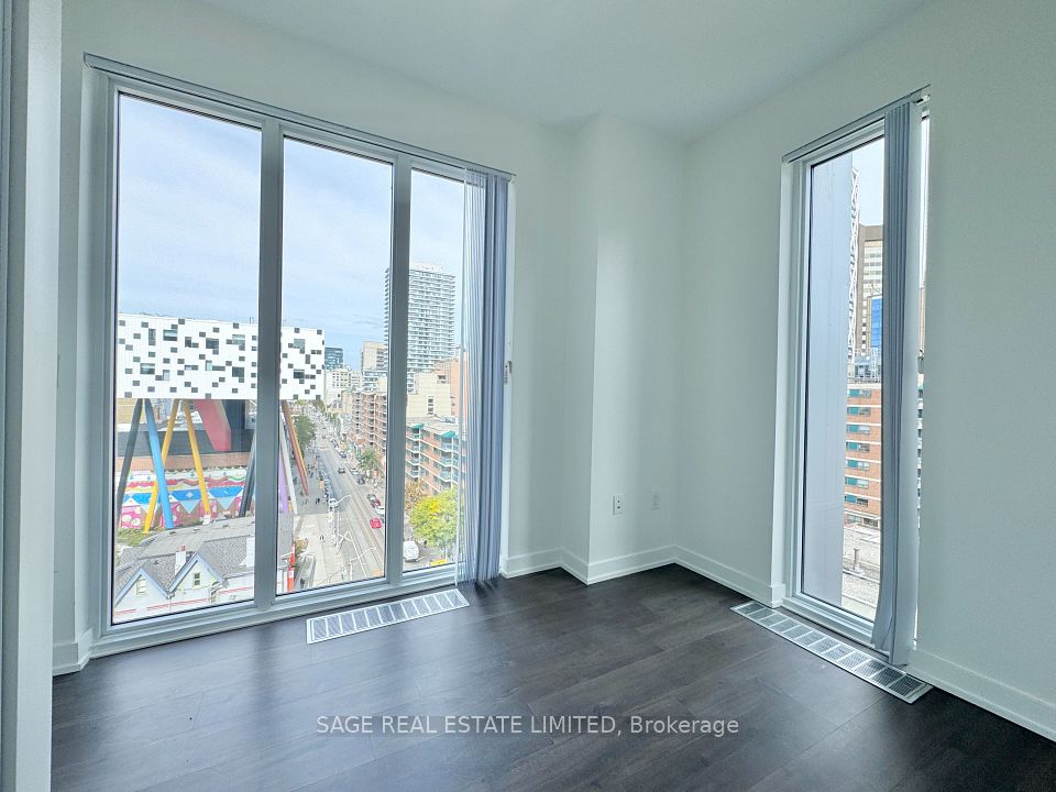 50 McCaul Street 1105, Toronto, ON M5T 0B6 16
