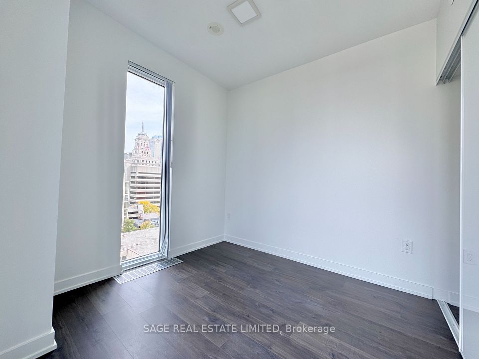 50 McCaul Street 1105, Toronto, ON M5T 0B6 15