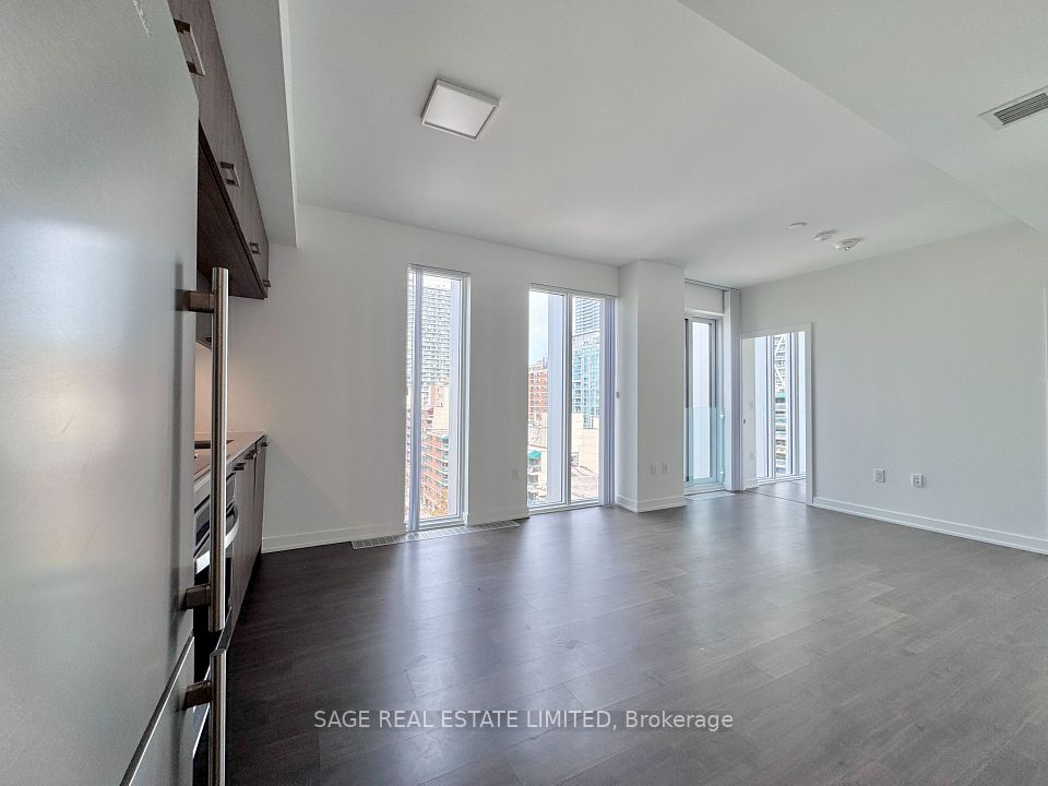 50 McCaul Street 1105, Toronto, ON M5T 0B6 3