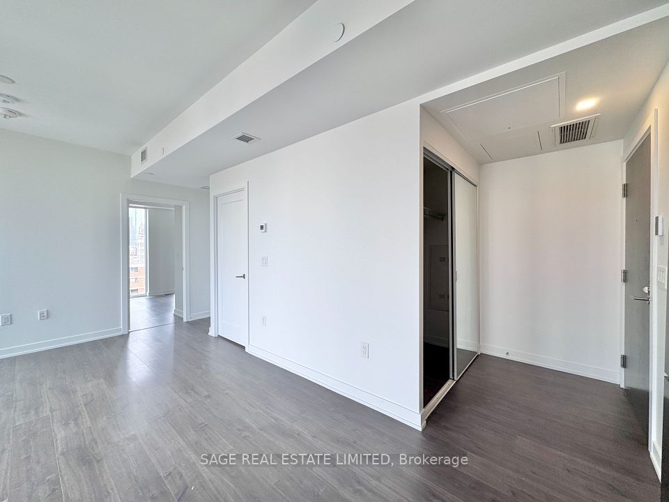 50 McCaul Street 1105, Toronto, ON M5T 0B6 7