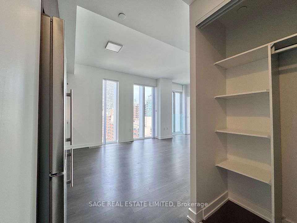 50 McCaul Street 1105, Toronto, ON M5T 0B6 2