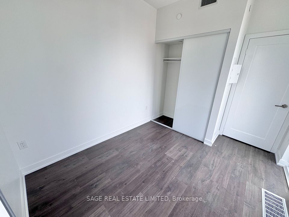 50 McCaul Street 1105, Toronto, ON M5T 0B6 18