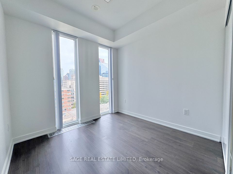50 McCaul Street 1105, Toronto, ON M5T 0B6 24
