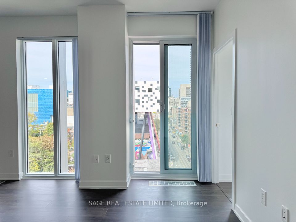 50 McCaul Street 1105, Toronto, ON M5T 0B6 19