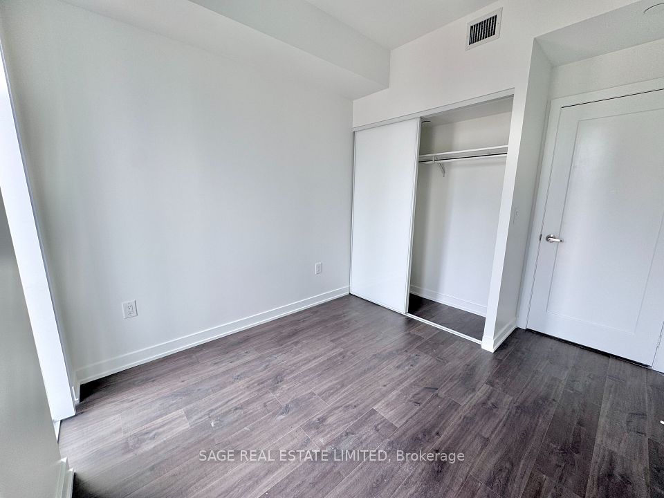 50 McCaul Street 1105, Toronto, ON M5T 0B6 25