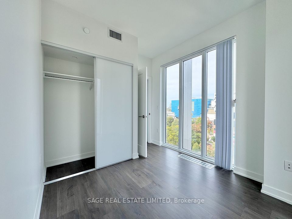 50 McCaul Street 1105, Toronto, ON M5T 0B6 17