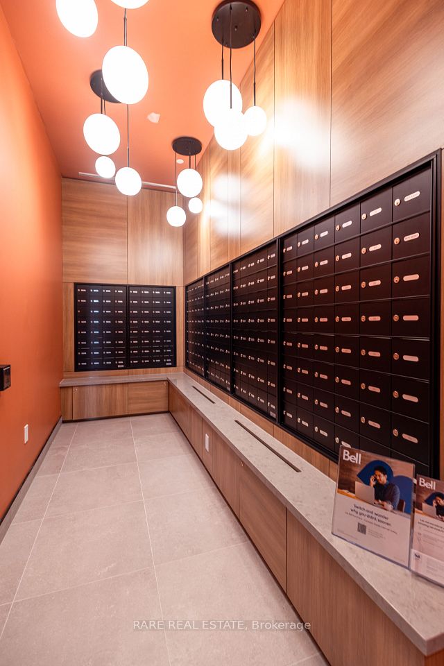 235 Ballioll Street 406, Toronto, ON M4S 1C7 24