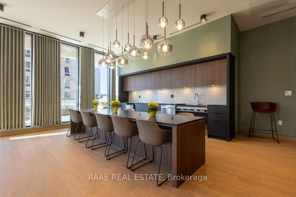 235 Ballioll Street 406, Toronto, ON M4S 1C7 3