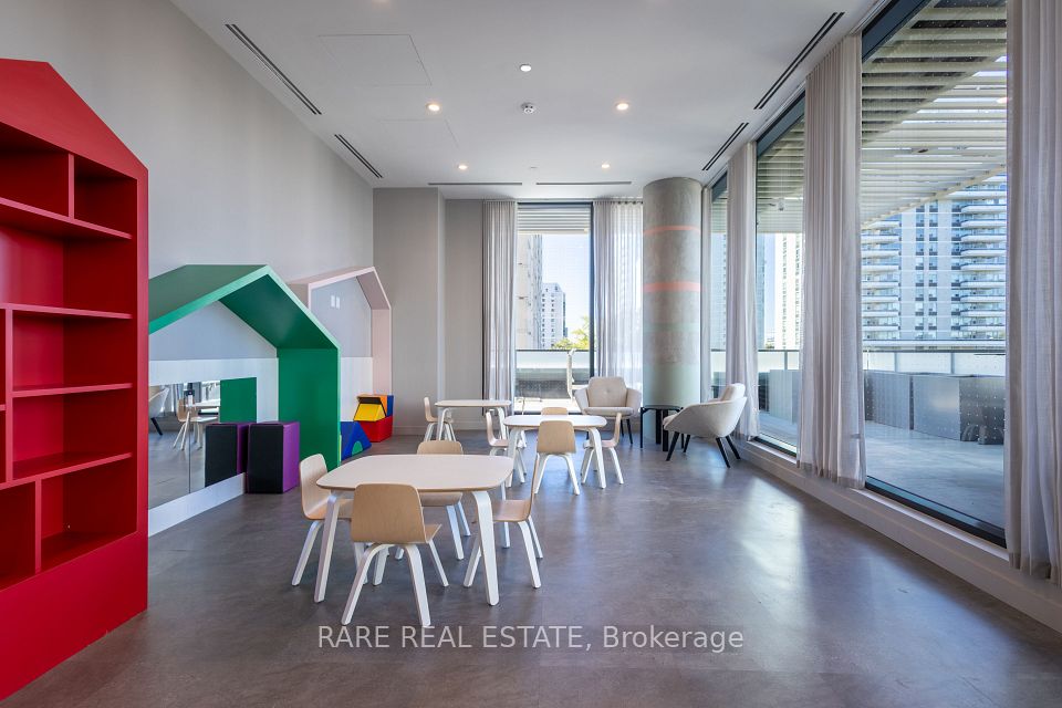 235 Ballioll Street 801, Toronto, ON M4S 1C7 17