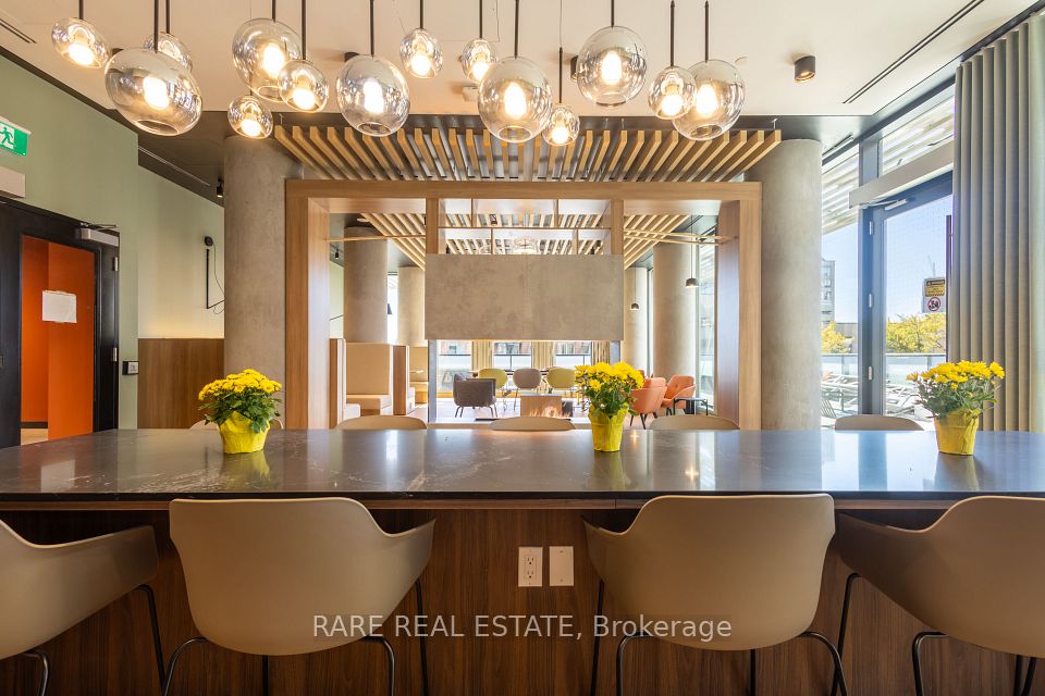 235 Ballioll Street 902, Toronto, ON M4S 1C7 4