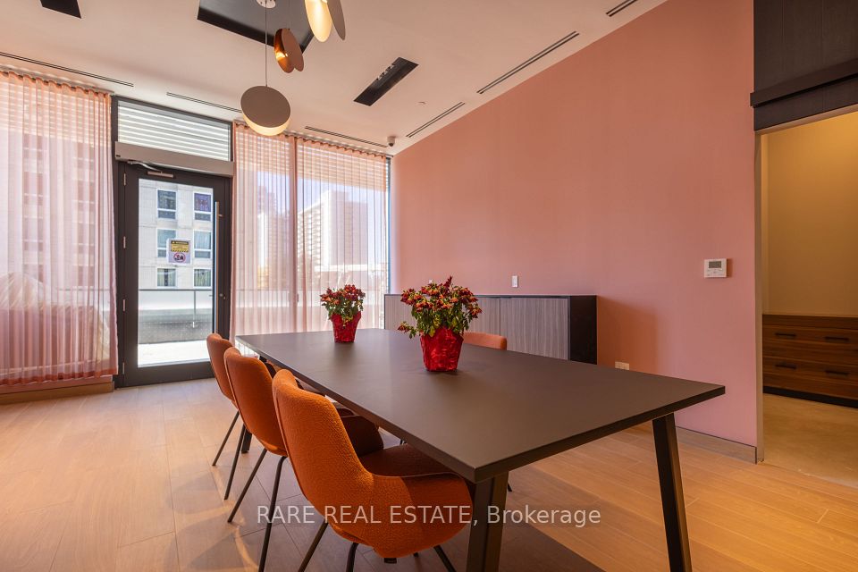 235 Ballioll Street 902, Toronto, ON M4S 1C7 25