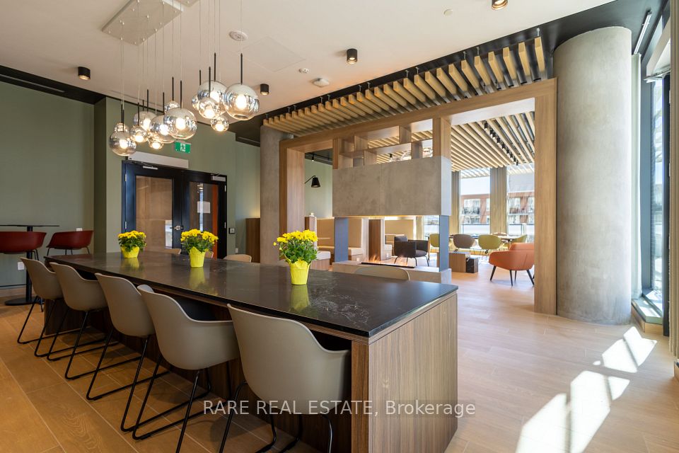 235 Ballioll Street 1407, Toronto, ON M4S 1C7 2