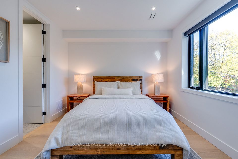182 Beatrice Street, Toronto, ON M6G 3G1 17