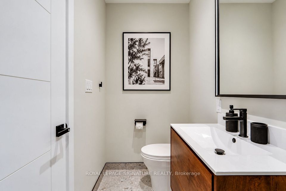 182 Beatrice Street, Toronto, ON M6G 3G1 21