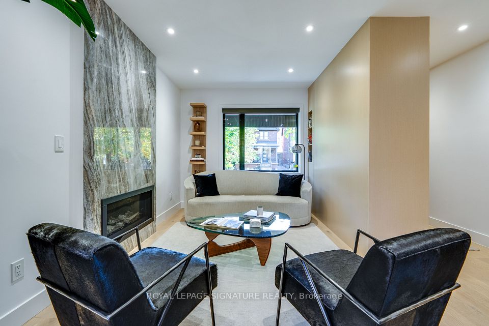 182 Beatrice Street, Toronto, ON M6G 3G1 2