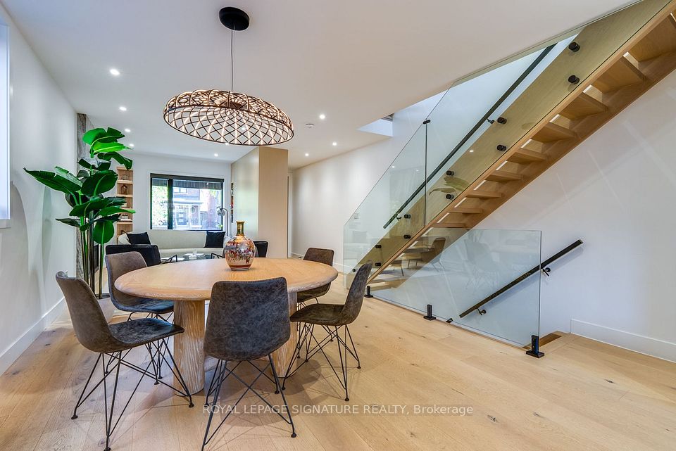 182 Beatrice Street, Toronto, ON M6G 3G1 5