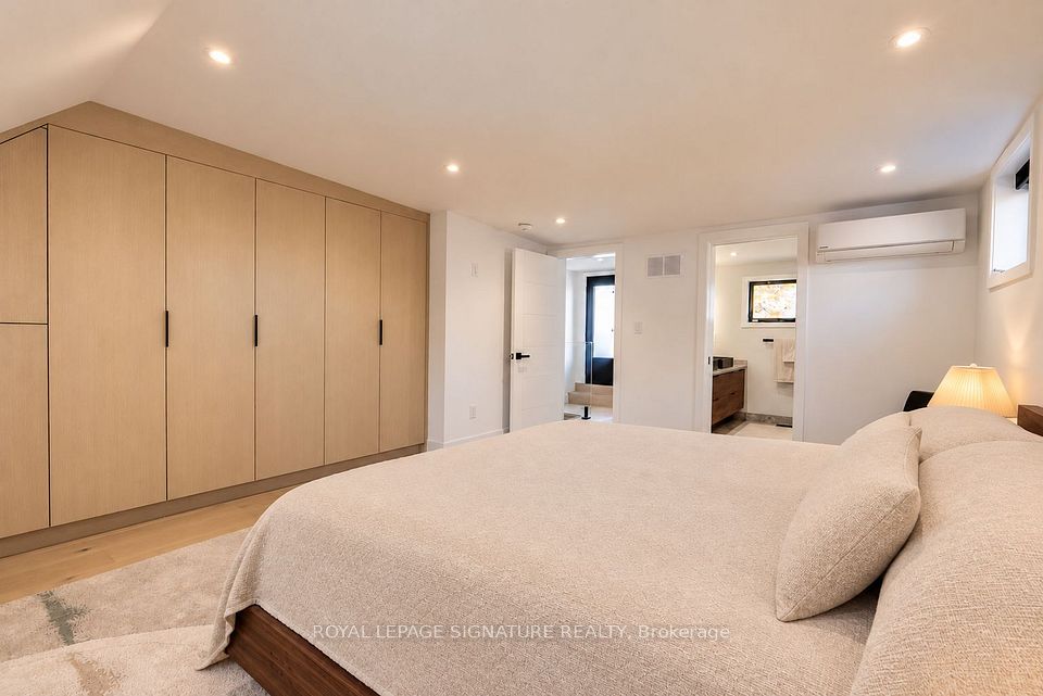 182 Beatrice Street, Toronto, ON M6G 3G1 25