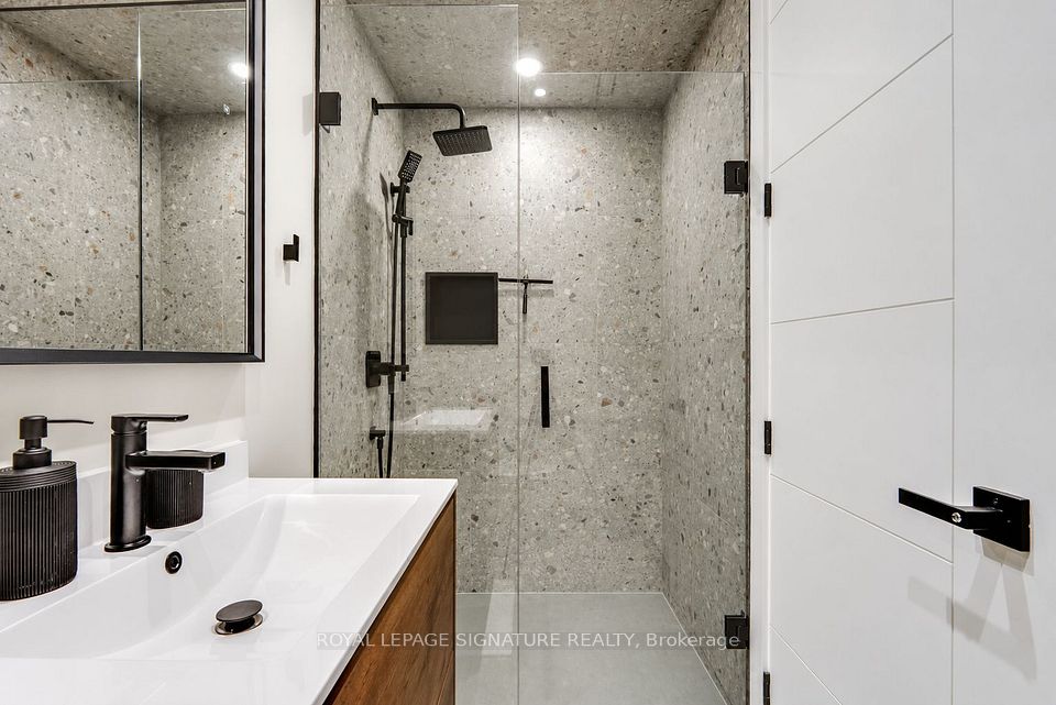 182 Beatrice Street, Toronto, ON M6G 3G1 20