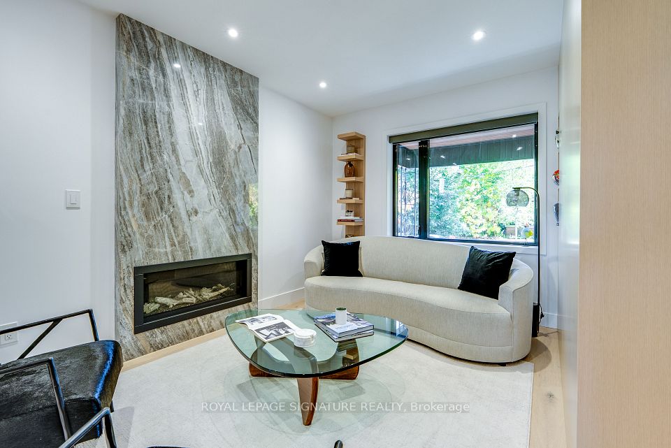182 Beatrice Street, Toronto, ON M6G 3G1 3