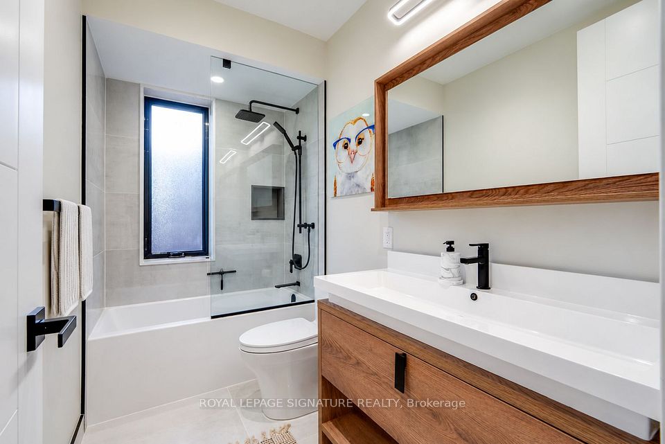 182 Beatrice Street, Toronto, ON M6G 3G1 22
