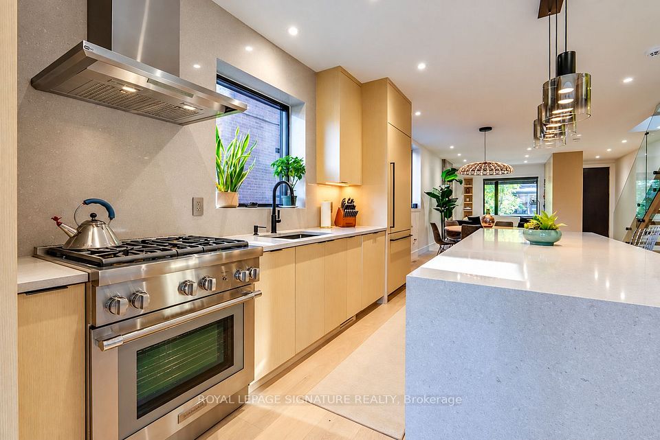 182 Beatrice Street, Toronto, ON M6G 3G1 8