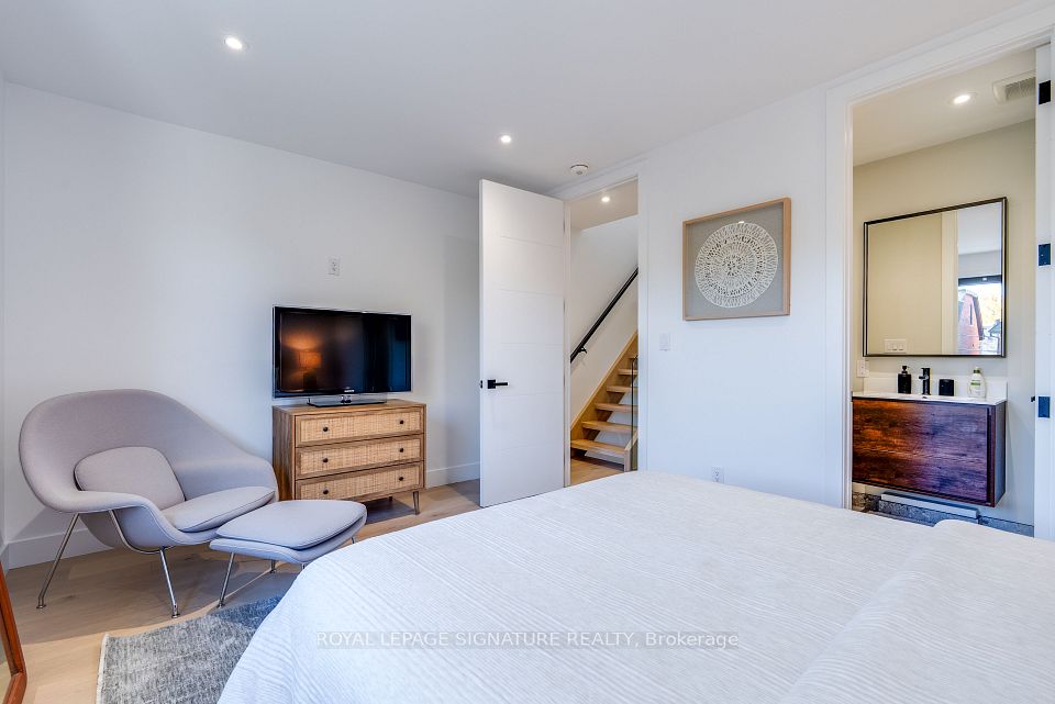 182 Beatrice Street, Toronto, ON M6G 3G1 19
