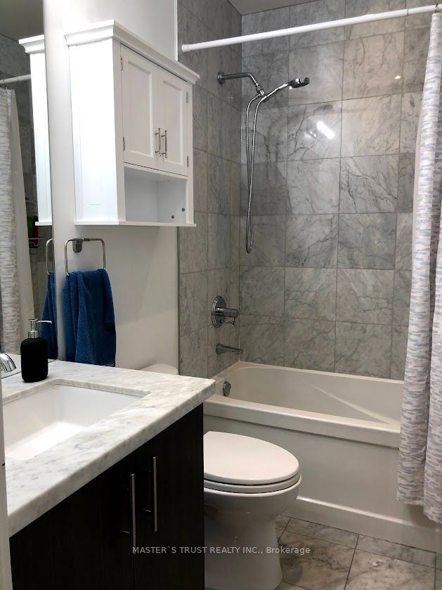 39 Queens Quay E 731, Toronto, ON M5E 0A5 6