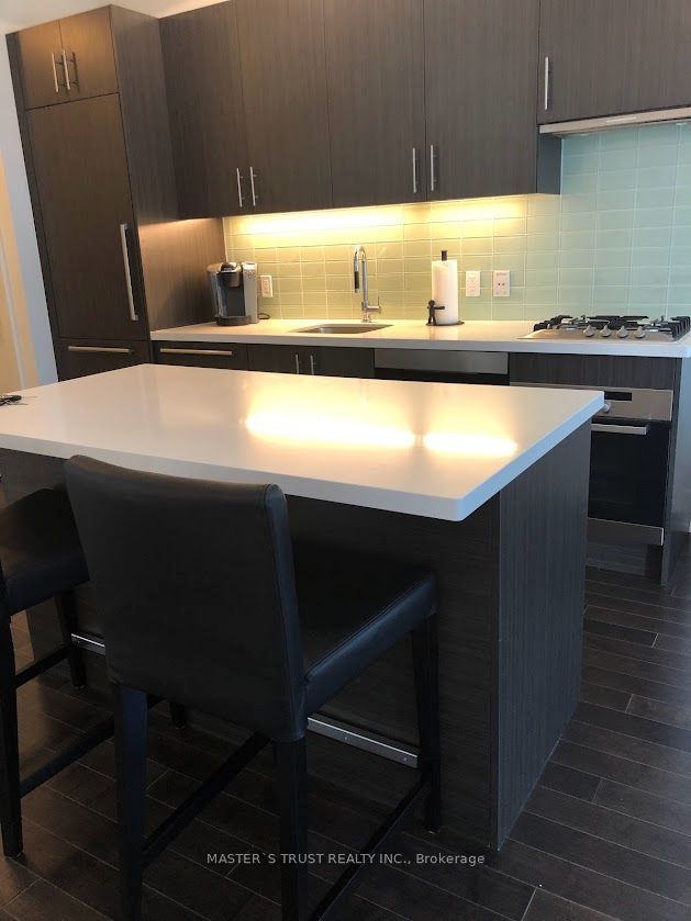 39 Queens Quay E 731, Toronto, ON M5E 0A5 5