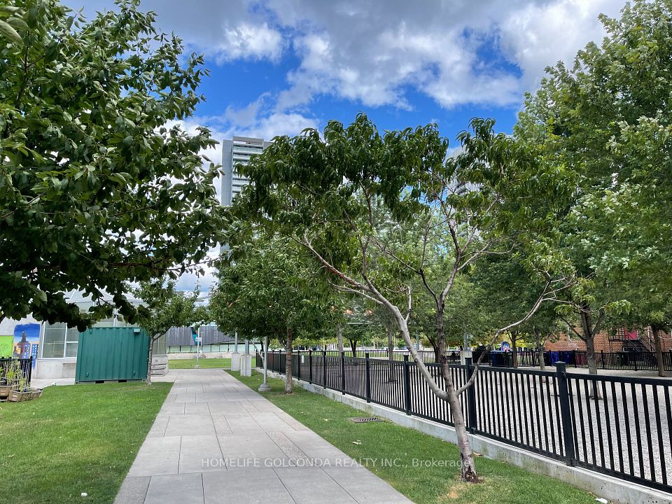 260 Sackville Street 406, Toronto, ON M5A 0B3 2