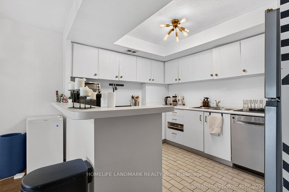 25 The Esplanade Avenue 2615, Toronto, ON M5E 1W5 7