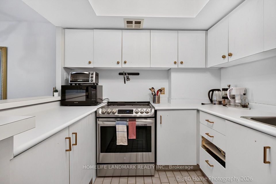25 The Esplanade Avenue 2615, Toronto, ON M5E 1W5 13