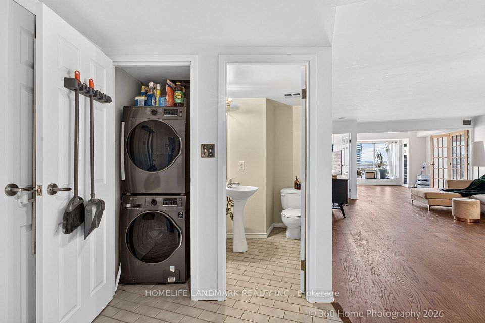 25 The Esplanade Avenue 2615, Toronto, ON M5E 1W5 10