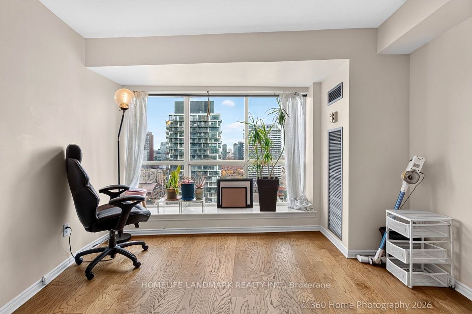 25 The Esplanade Avenue 2615, Toronto, ON M5E 1W5 16