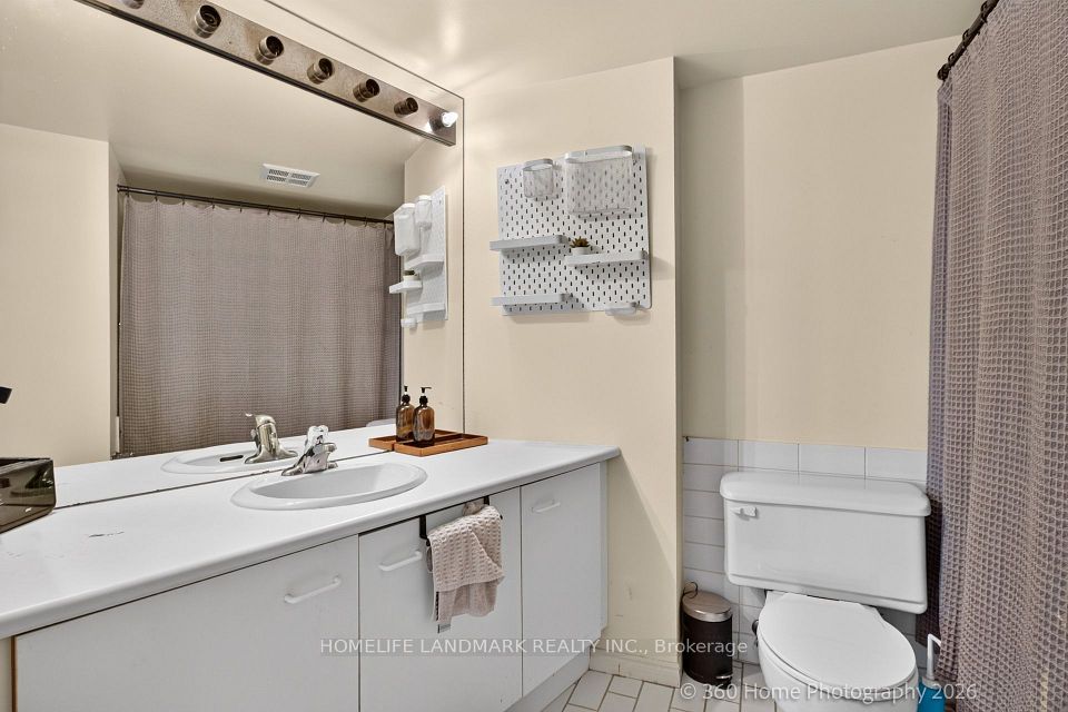 25 The Esplanade Avenue 2615, Toronto, ON M5E 1W5 25