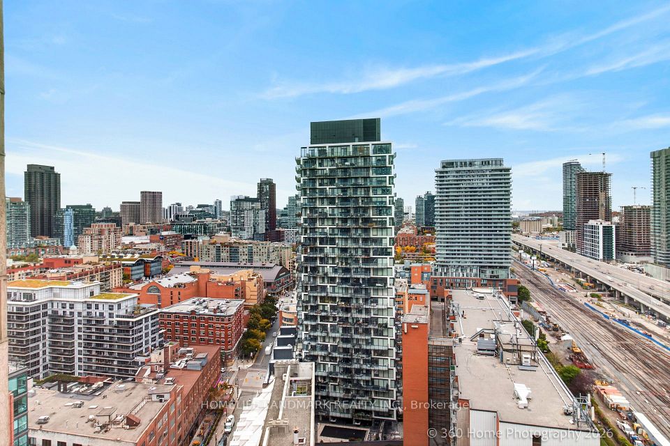 25 The Esplanade Avenue 2615, Toronto, ON M5E 1W5 17