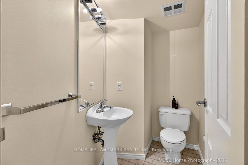 25 The Esplanade Avenue 2615, Toronto, ON M5E 1W5 9