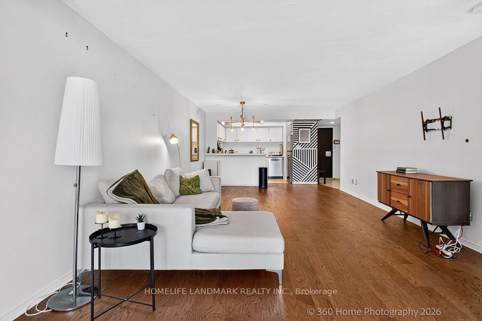 25 The Esplanade Avenue 2615, Toronto, ON M5E 1W5 20