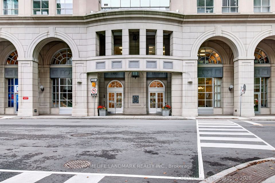 25 The Esplanade Avenue 2615, Toronto, ON M5E 1W5 2