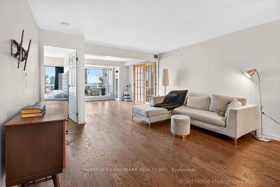 25 The Esplanade Avenue 2615, Toronto, ON M5E 1W5 14