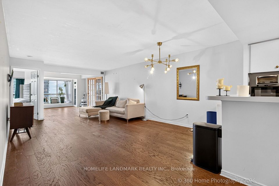 25 The Esplanade Avenue 2615, Toronto, ON M5E 1W5 3